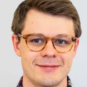 Porträttfoto på Linus Johnson, regionplanerare på enheten för samhällsplanering